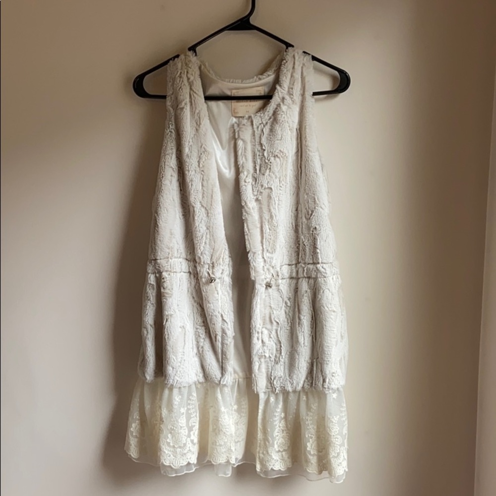 Cute cream vest with lace